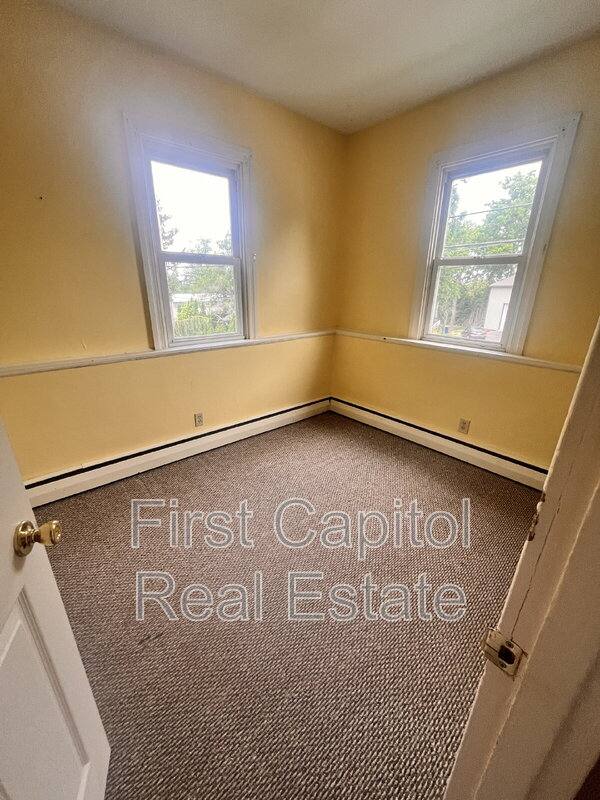 Apartment for rent at 923 Greenbriar Rd, York, PA 17404