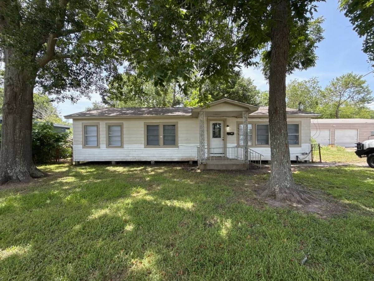 House for rent at 612 Ross St, La Marque, TX 77568