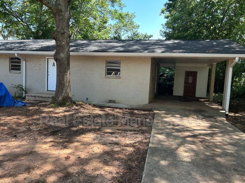Apartment for rent at 220 E Central Ave #A, Griffin, GA 30223