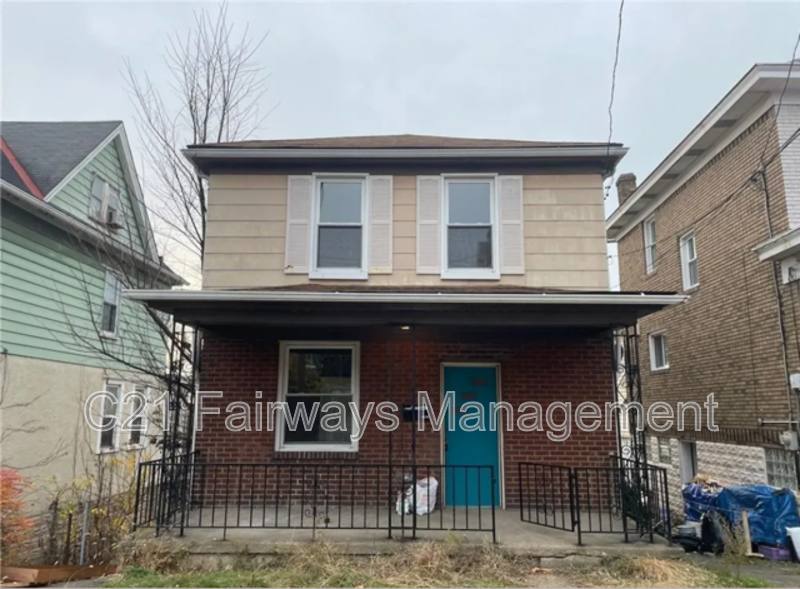 House for rent at 1638 Methyl St, Pittsburgh, PA 15216