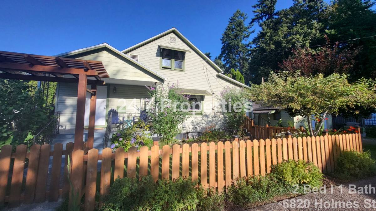 House for rent at 6280 Holmes St, West Linn, OR 97068