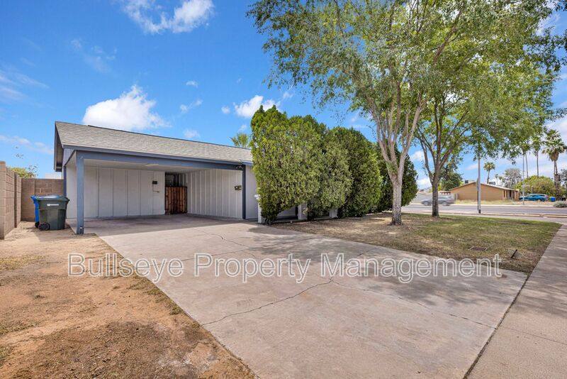 House for rent at 13811 N 37th Way, Phoenix, AZ 85032