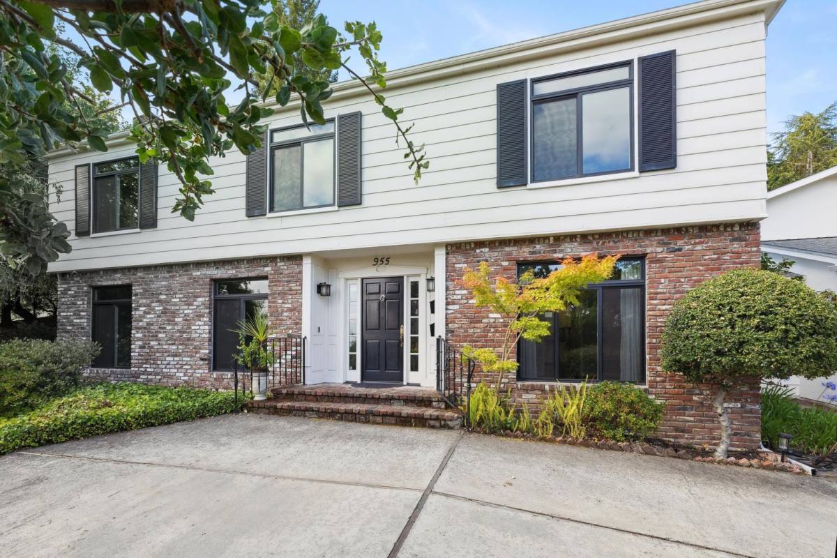 House for rent at 955 Siskiyou Dr, Menlo Park, CA 94025