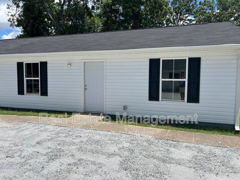 Apartment for rent at 215 W Quilly St, Griffin, GA 30223