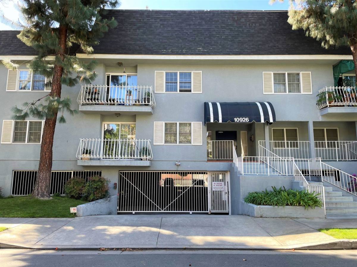 Apartment for rent at 10926 Huston St, North Hollywood, CA 91601