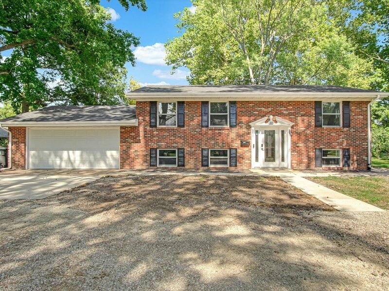 House for rent at 113 W Poplar St, Mascoutah, IL 62258