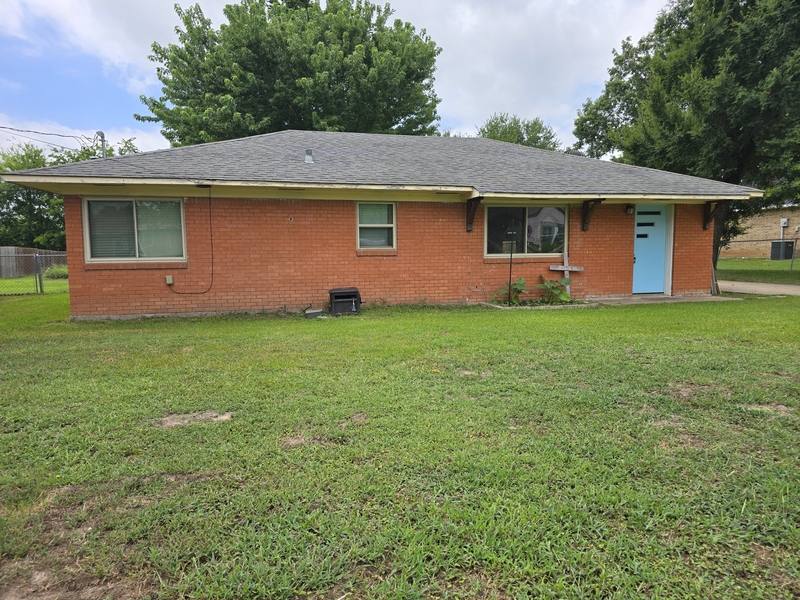 House for rent at 444 E Pennsylvania St, Van, TX 75790