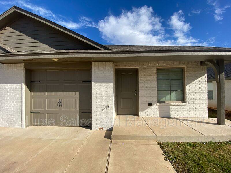 House for rent at 11510 N Lincoln Blvd, Oklahoma City, OK 73114