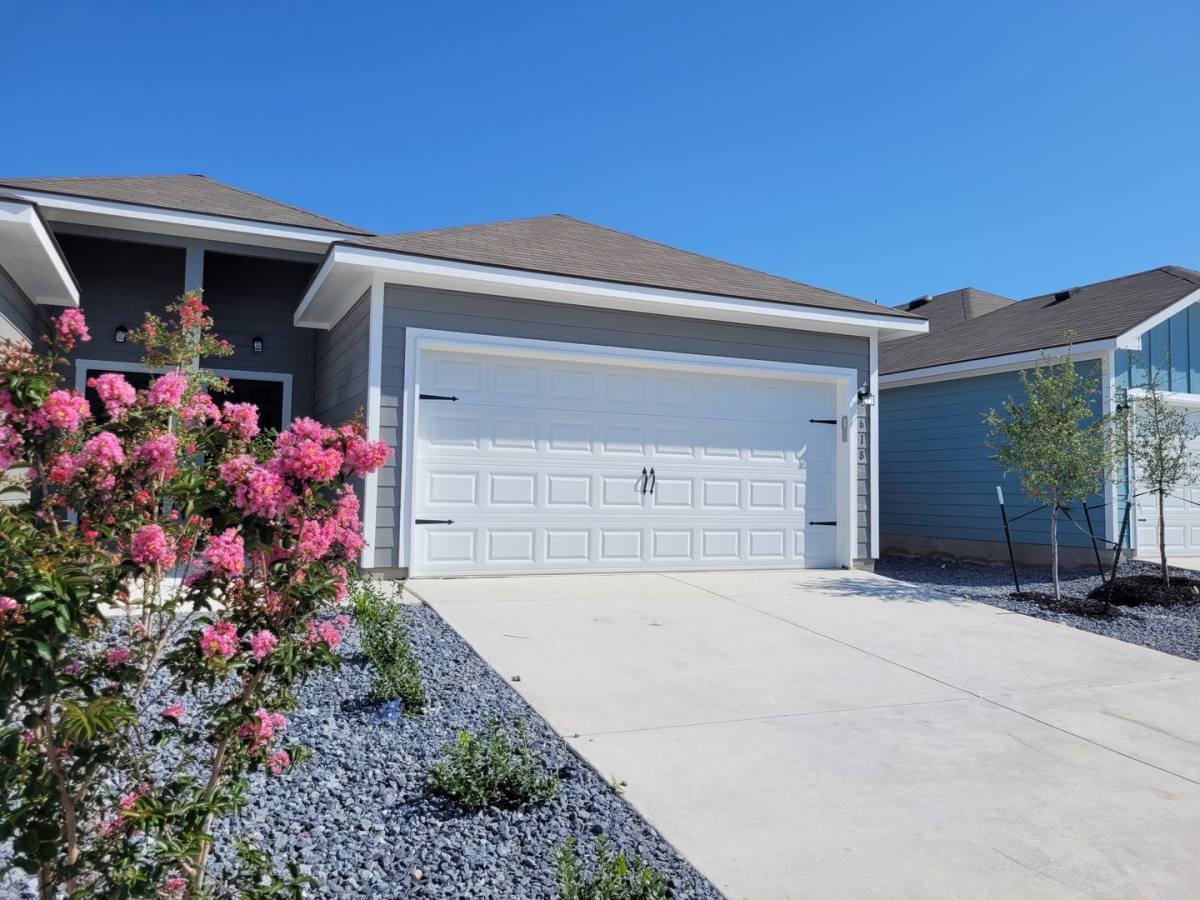 Townhouse for rent at 618 Ashers Place, Seguin, TX 78155