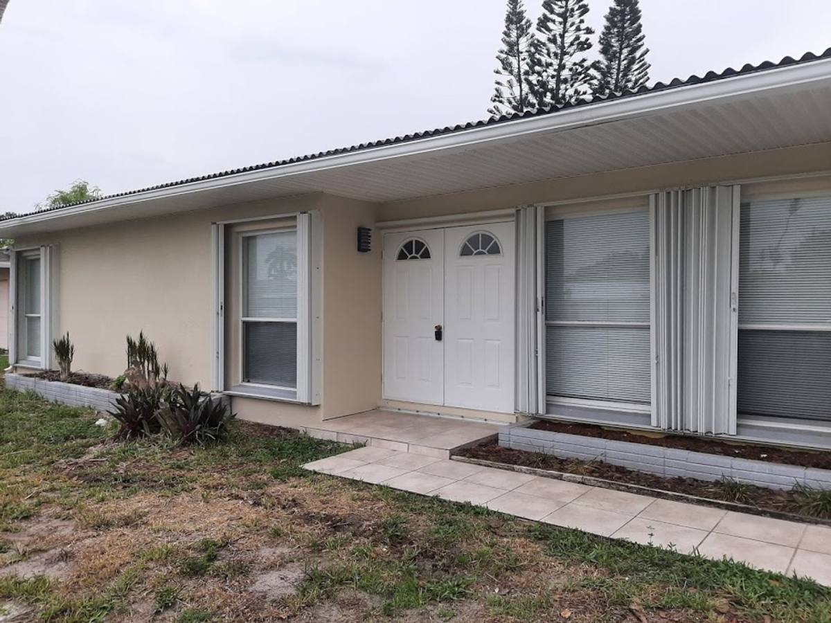 House for rent at 1020 SE 42nd Lane, Cape Coral, FL 33904