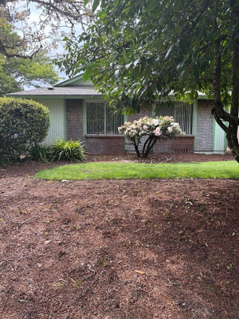 Townhouse for rent at 1063 Koala St N, Salem, OR 97303