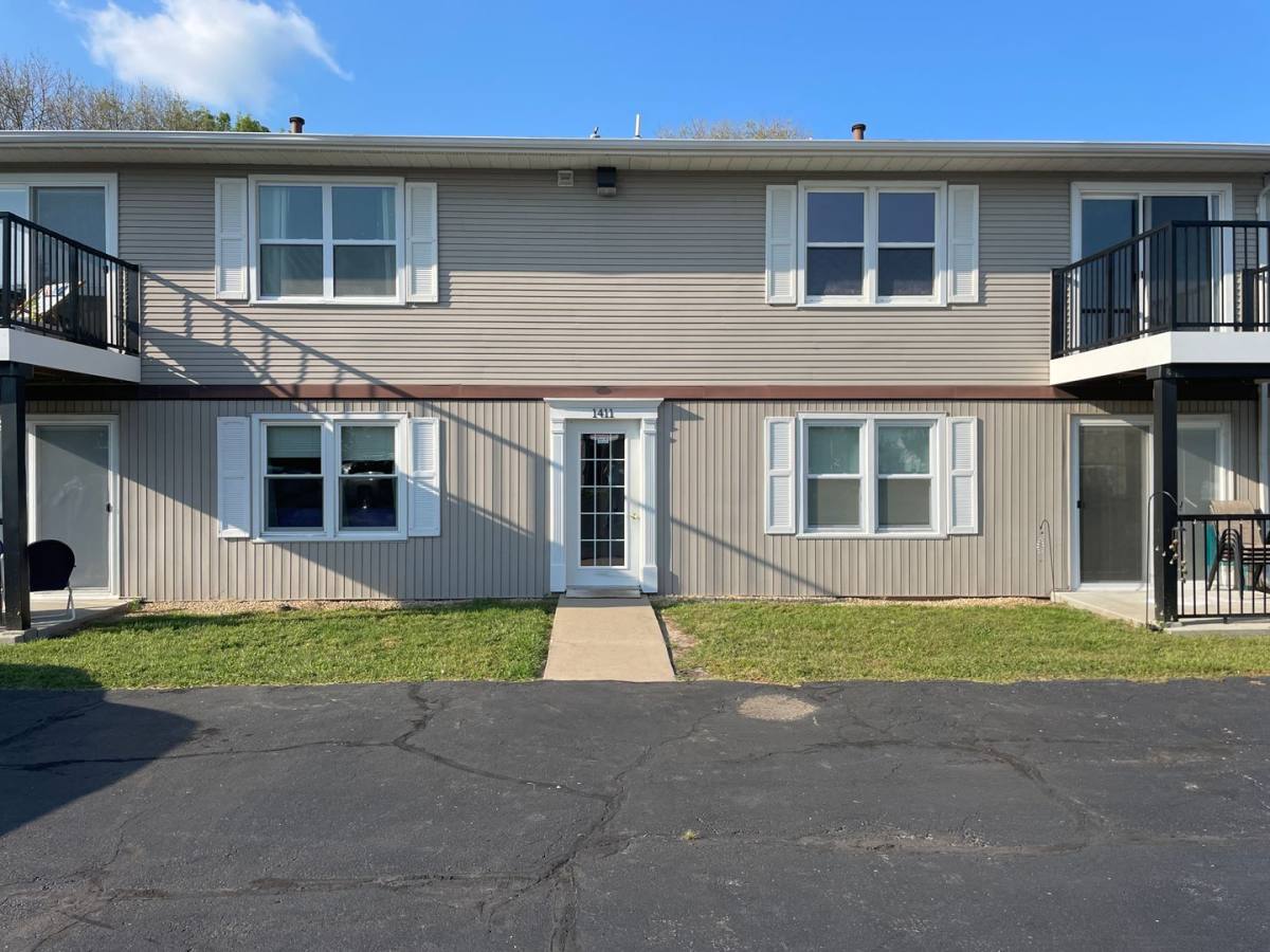Apartment for rent at 1405-1413 8th Ave, De Witt, IA 52742