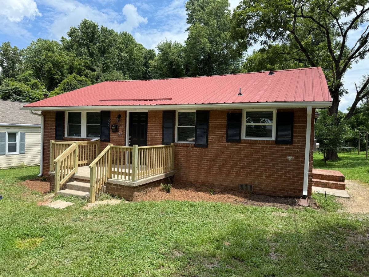 House for rent at 1977 Bloomfield Dr, Winston Salem, NC 27107