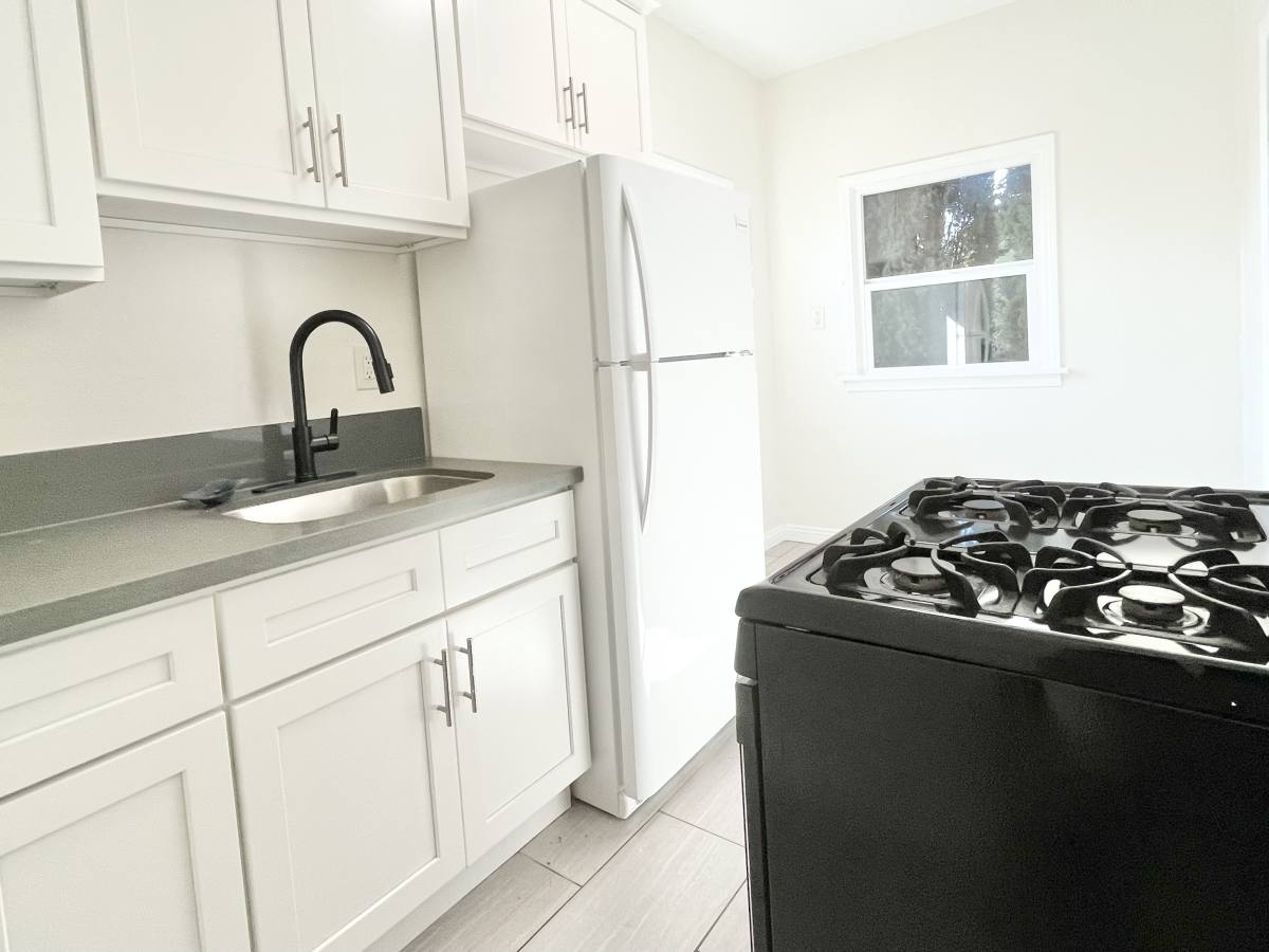 Apartment for rent at 704 W 54th #6, Los Angeles, CA 90037