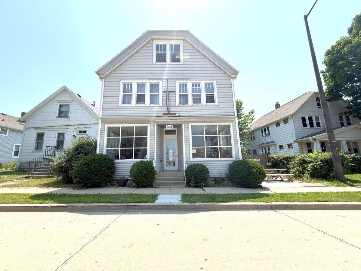 Apartment for rent at 1411 W Rawson Ave, South Milwaukee, WI 53172