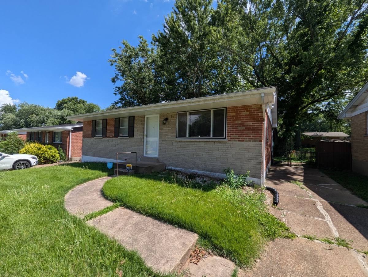 House for rent at 1384 Cove Lane, Saint Louis, MO 63138