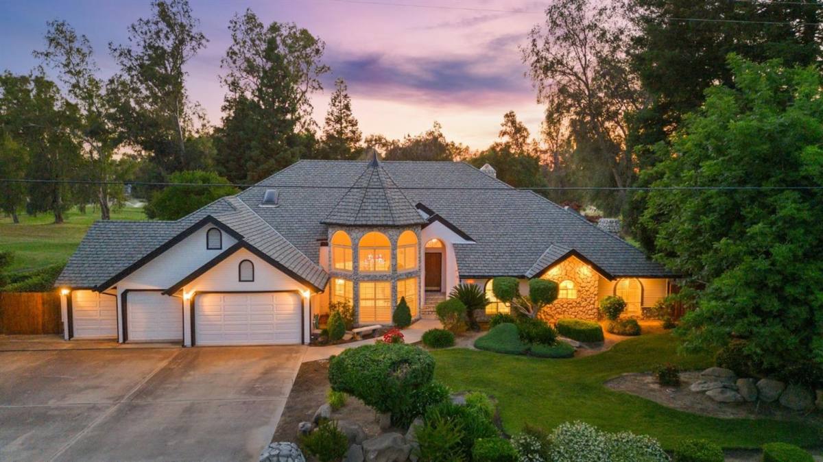 House for rent at 19158 Farallon Rd, Madera, CA 93638