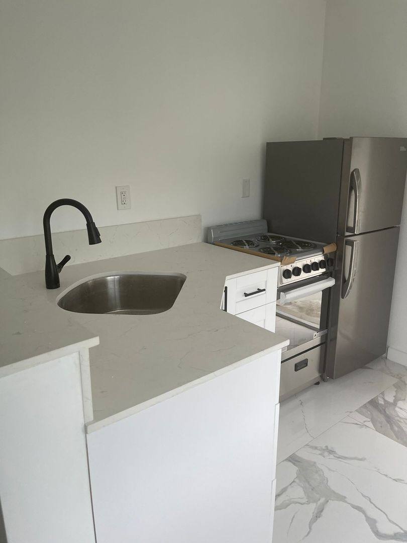 Apartment for rent at 6097 Rodman St, Hollywood, FL 33023