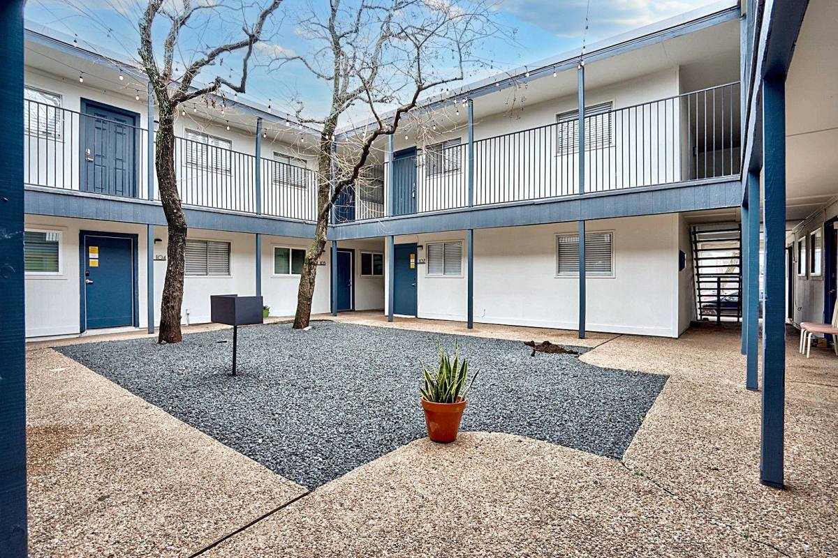 Apartment for rent at 3138 Manor Rd, Austin, TX 78723