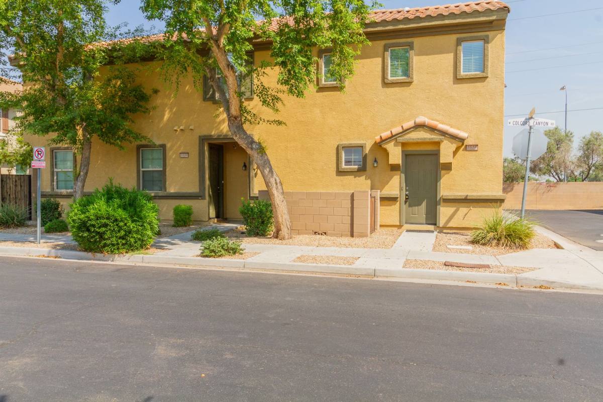 Townhouse for rent at 1516 N 80th Dr, Phoenix, AZ 85043