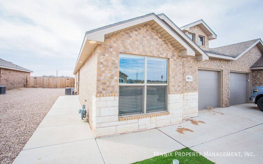 Townhouse for rent at 2107 Langford Ave #B, Lubbock, TX 79407
