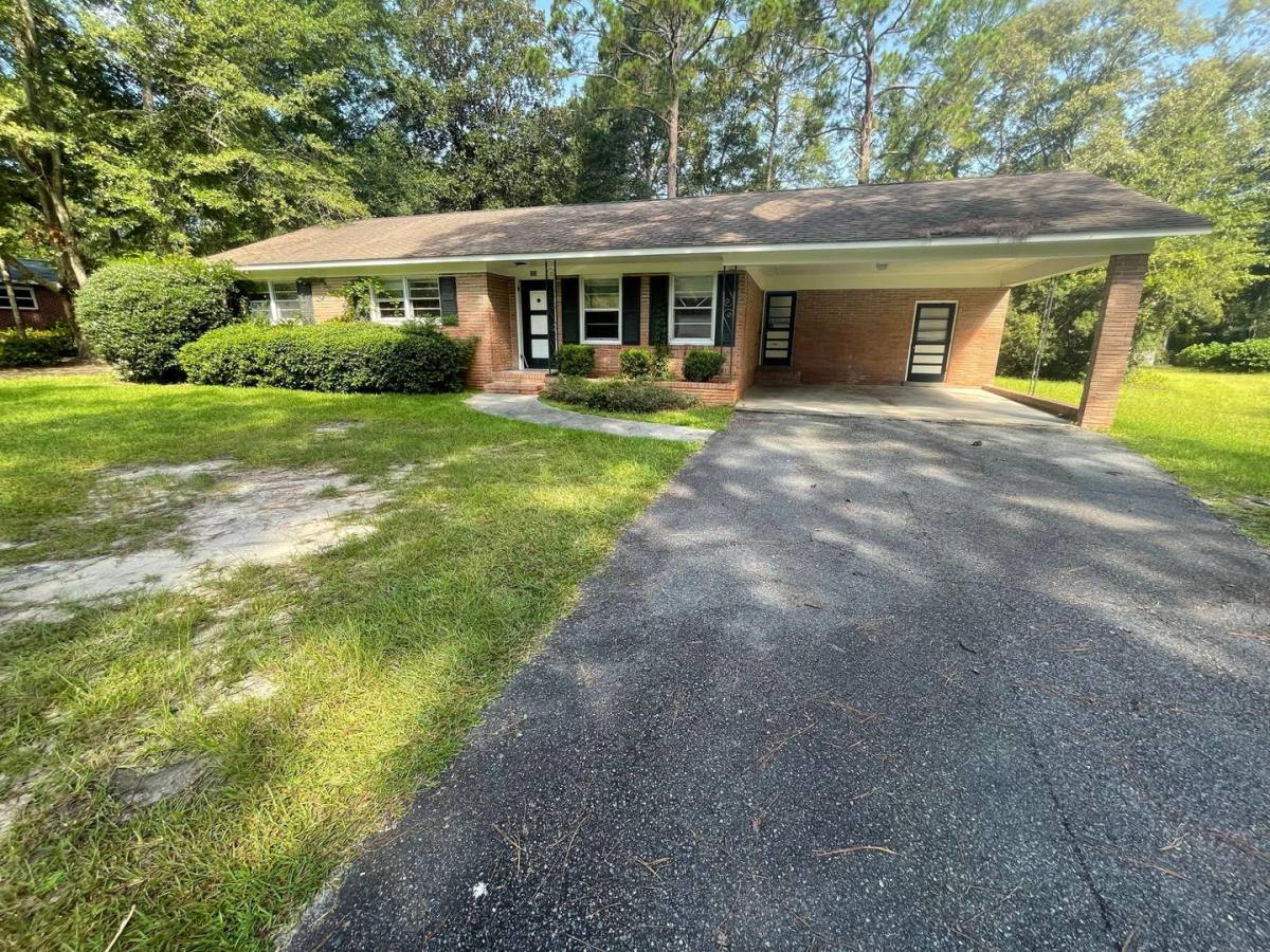 Apartment for rent at 223 S Edgewood Dr, Statesboro, GA 30458