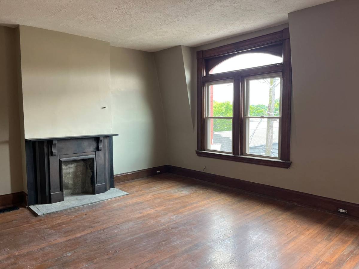 Apartment for rent at 10 E 16th St, Covington, KY 41011