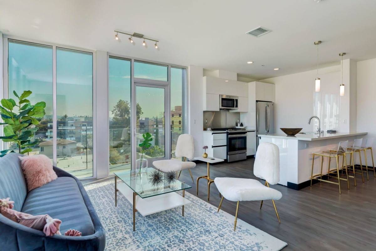 Townhouse for rent at 525 N Wilton Place, Los Angeles, CA 90004