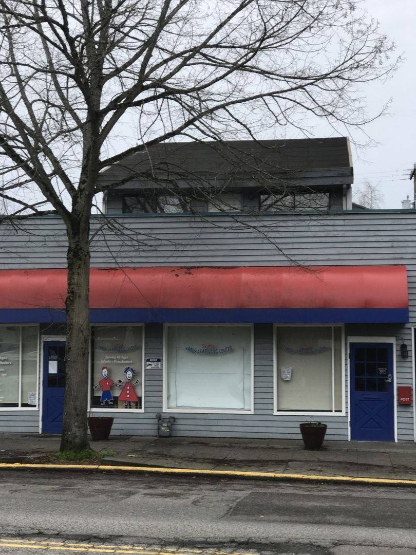 Apartment for rent at 2207 California Ave SW, Seattle, WA 98116