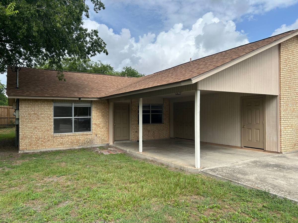 House for rent at 1324 S Mesquite Ave, New Braunfels, TX 78130