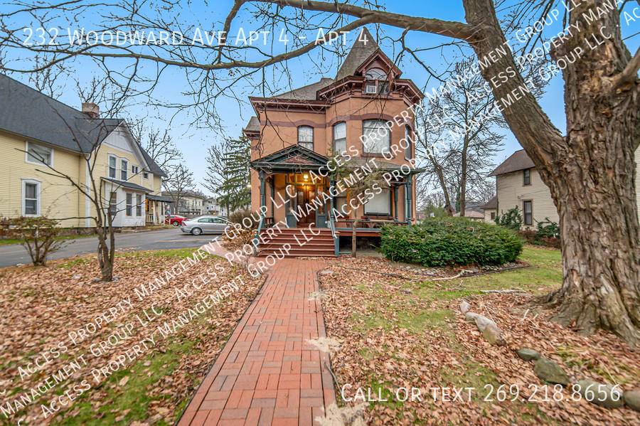 Apartment for rent at 232 Woodward Ave #4, Kalamazoo, MI 49007