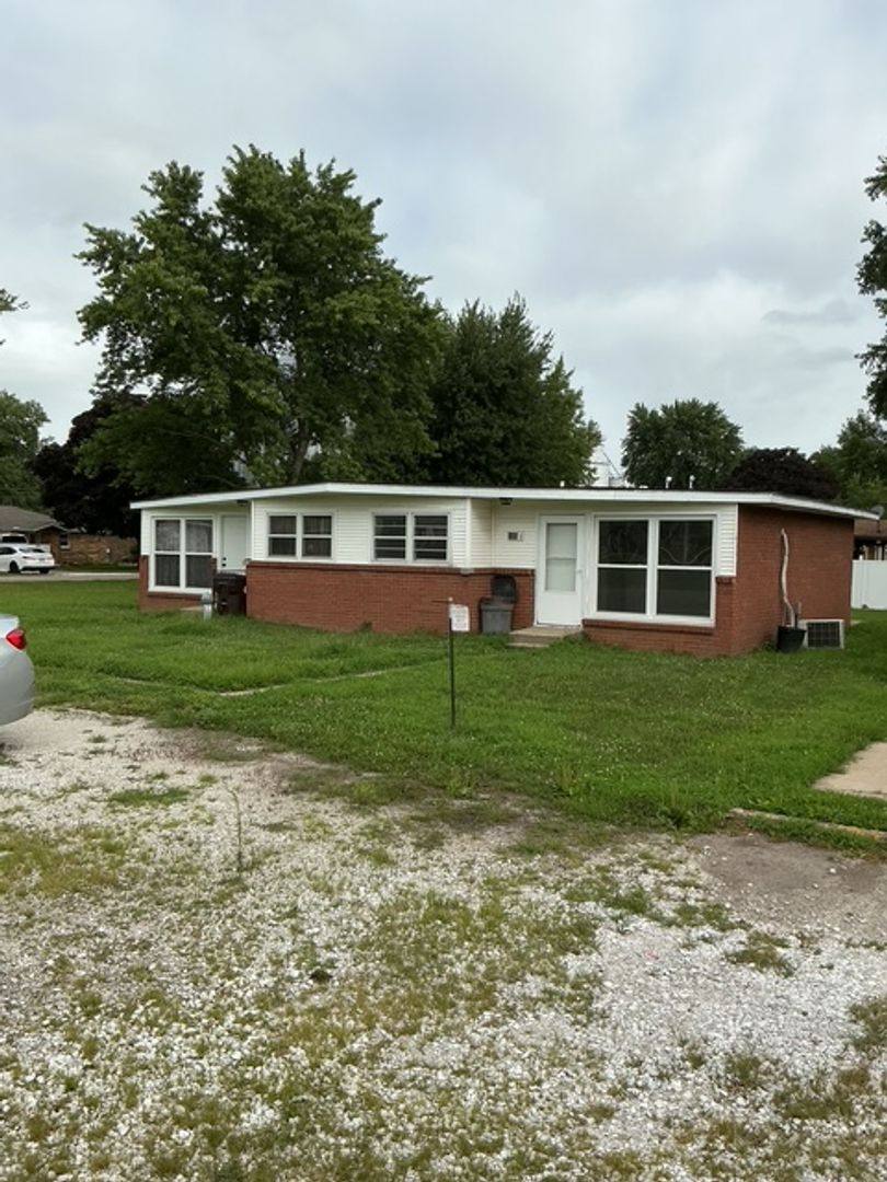 Apartment for rent at 105 E Glendale St, Manito, IL 61546
