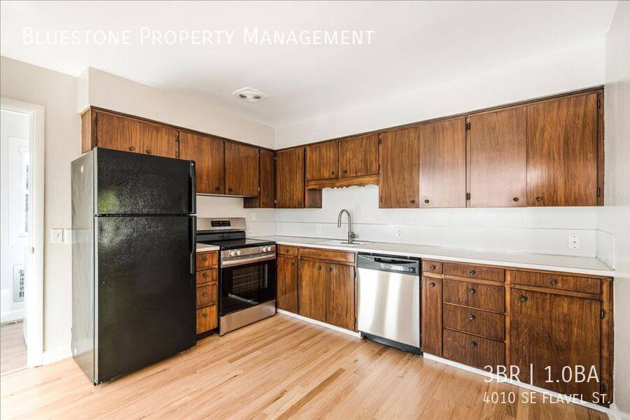 House for rent at 4010 SE Flavel St, Portland, OR 97202