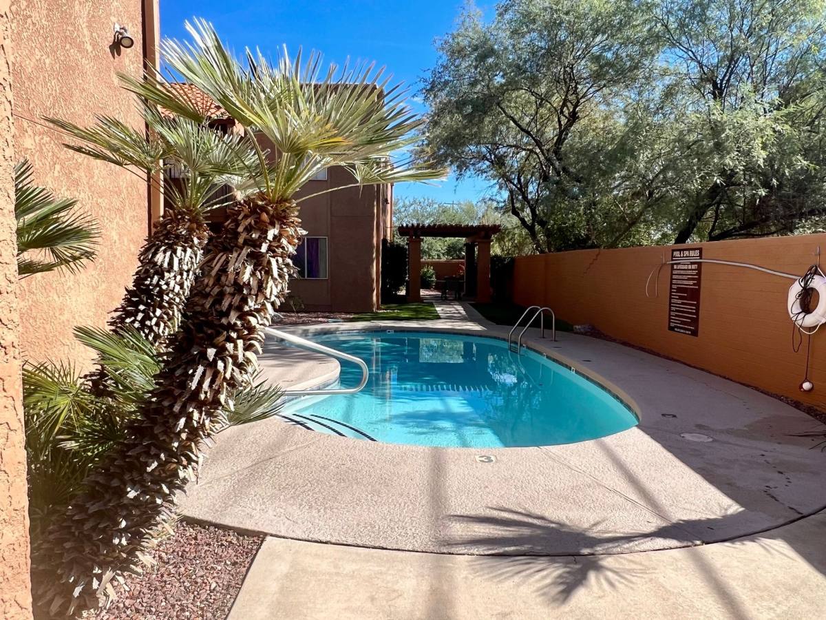 Apartment for rent at 402 E Limberlost Dr, Tucson, AZ 85705