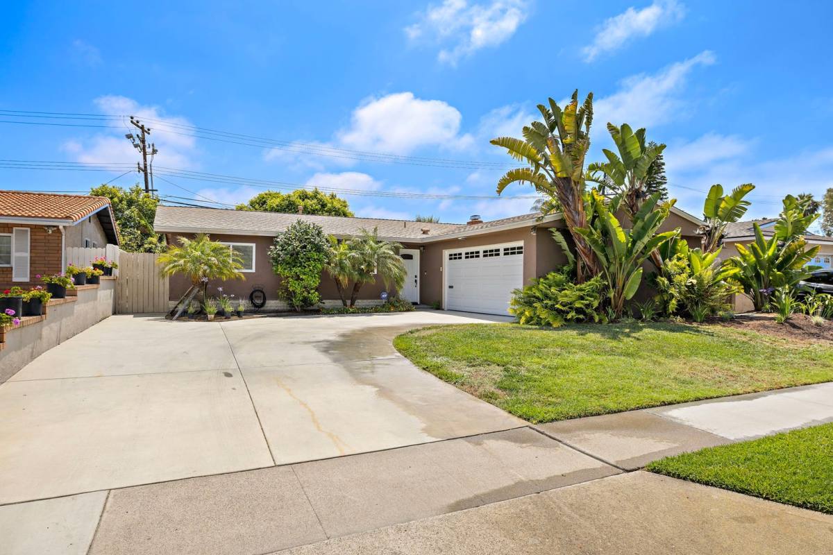 House for rent at 16882 Ross Lane, Huntington Beach, CA 92647