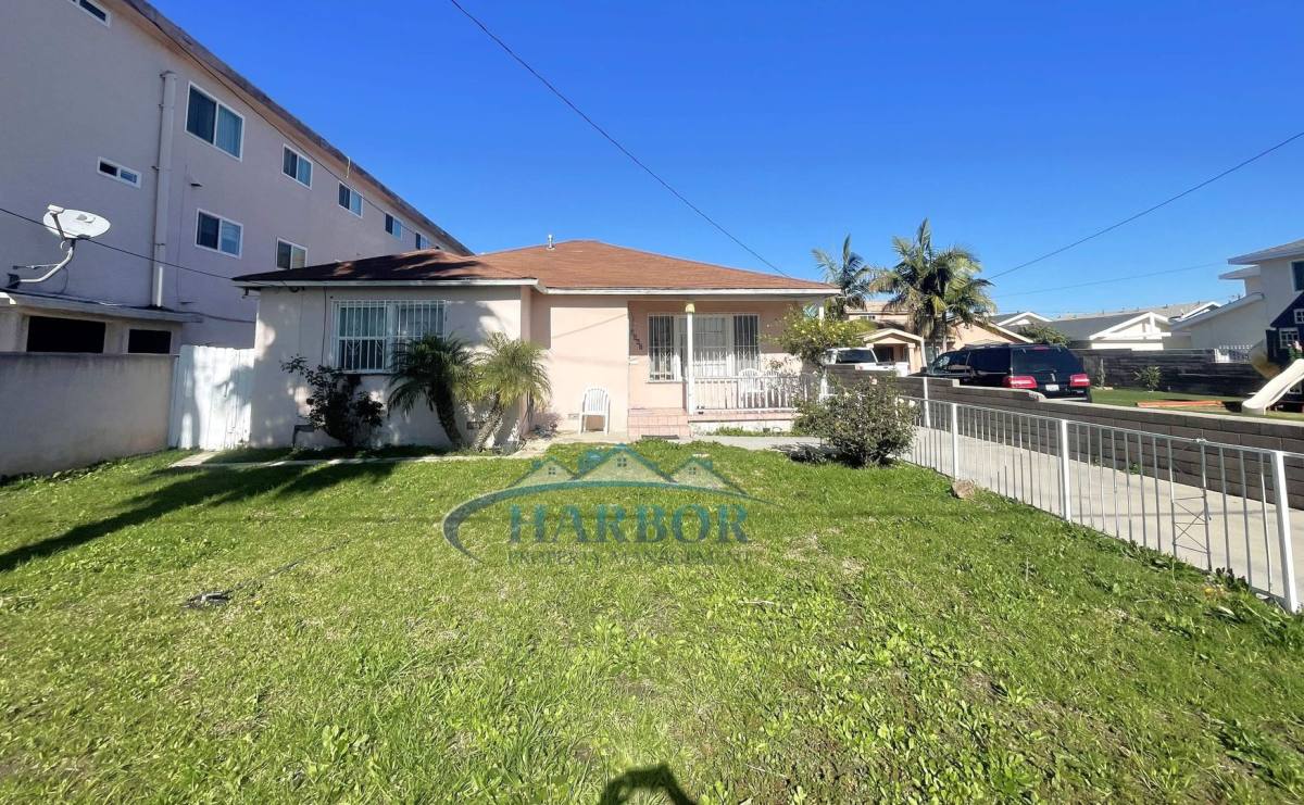 Apartment for rent at 4367 W 133rd St, Hawthorne, CA 90250