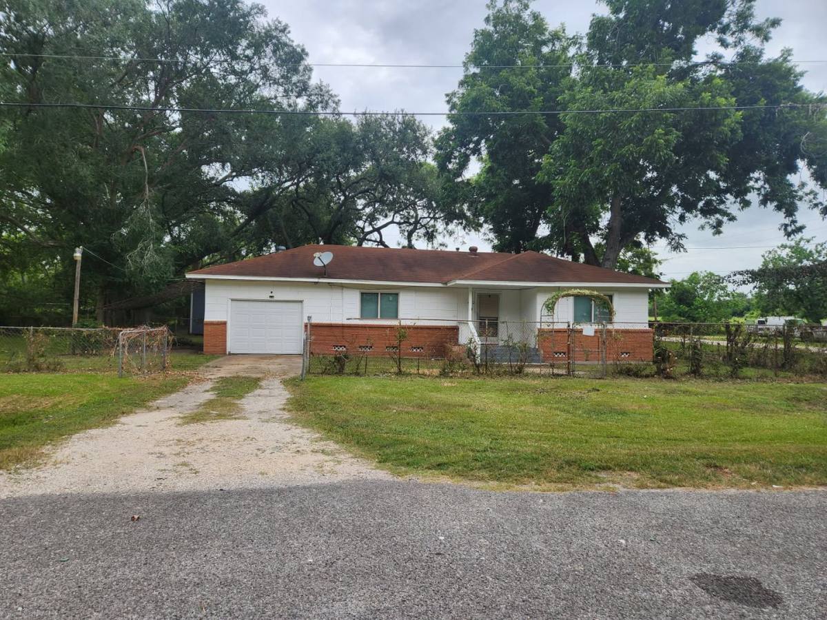 House for rent at 402 Poplar, La Marque, TX 77568