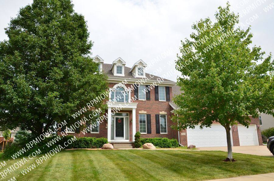 House for rent at 4631 Timberline Dr, West Des Moines, IA 50265