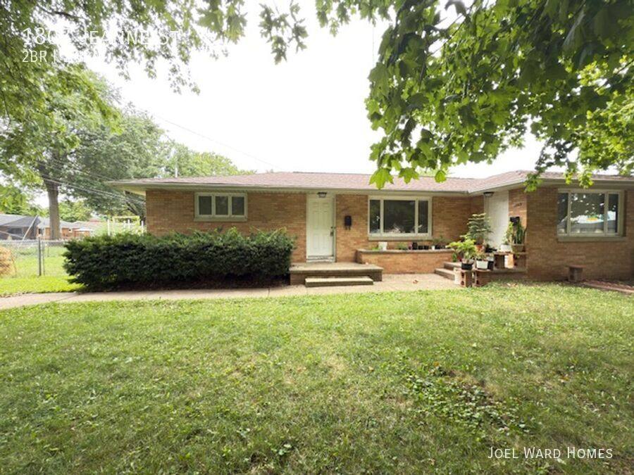 Apartment for rent at 1807 Jeanne St, Champaign, IL 61821