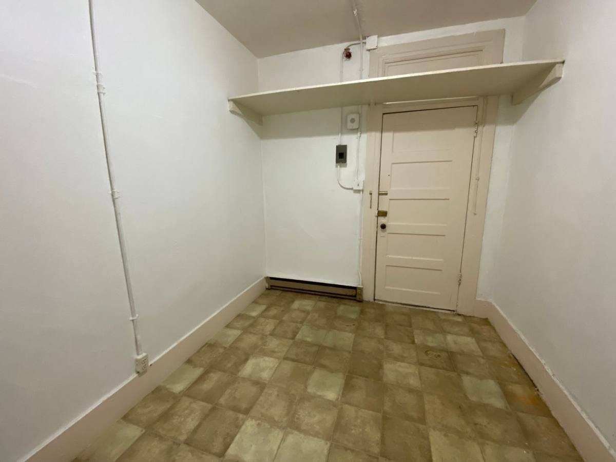 Apartment for rent at 858 Washington St #14, San Francisco, CA 94108