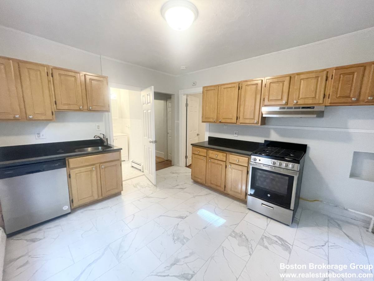 Apartment for rent at 22 Howell St #2, Dorchester, MA 02125