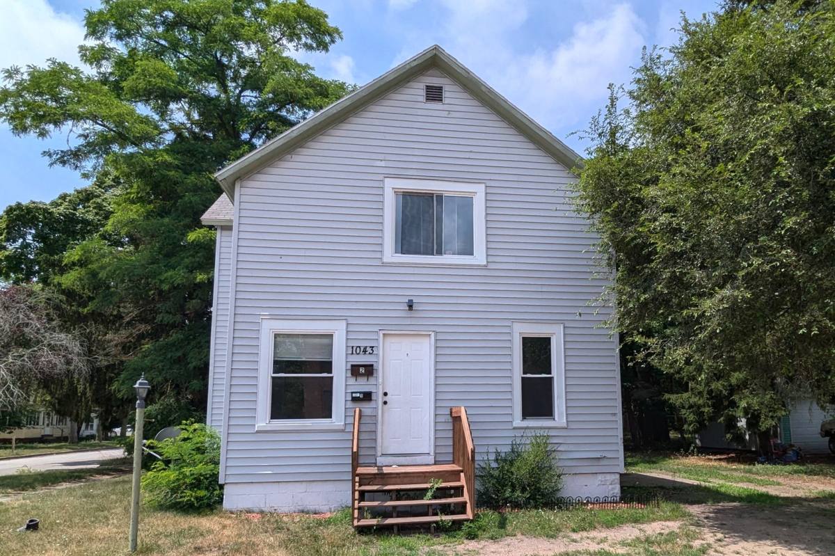 Apartment for rent at 1043 Chestnut St, Muskegon, MI 49442
