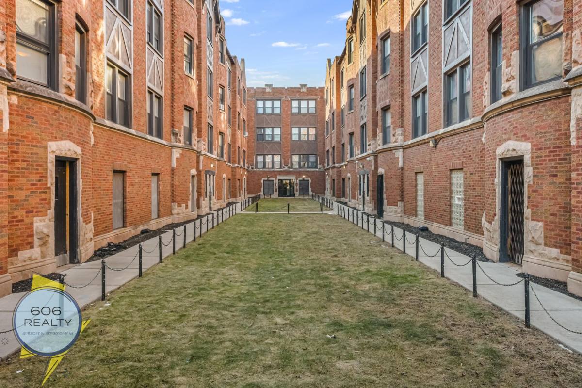 Apartment for rent at 5244 S Drexel Ave, Chicago, IL 60615