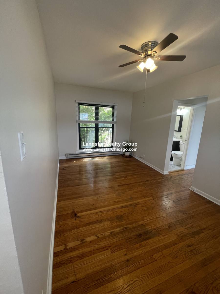 Apartment for rent at 728 W Roscoes St #2W, Chicago, IL 60657