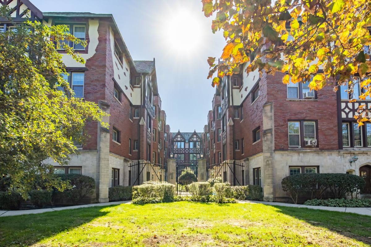 Apartment for rent at 1651 W Touhy #G, Chicago, IL 60626