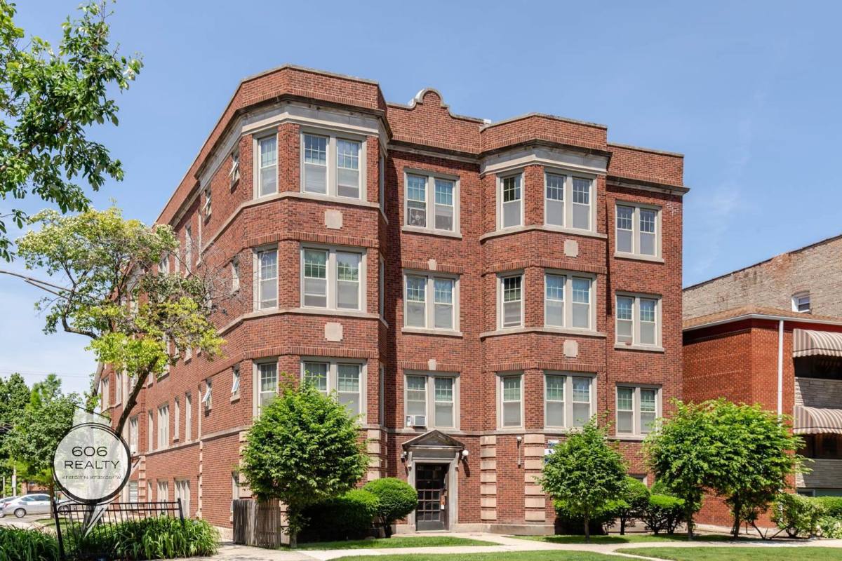 Apartment for rent at 118 S Austin Blvd #1, Oak Park, IL 60304