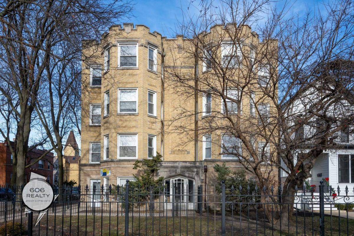 Apartment for rent at 2724 W Logan Blvd #GDN, Chicago, IL 60647