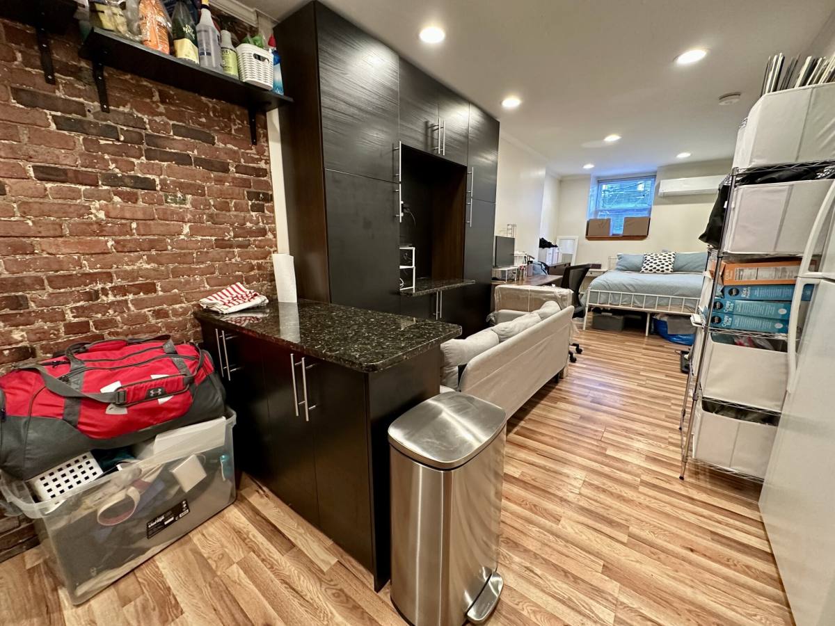 Apartment for rent at 1689 Beacon St #6, Brookline, MA 02445
