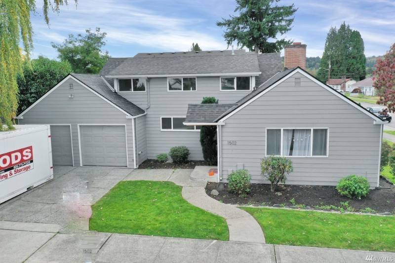 House for rent at 1502 5th Ave SE, Puyallup, WA 98372
