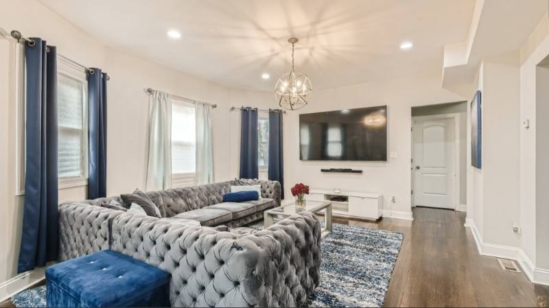 Apartment for rent at 125 S 6th Ave #1, Chicago, IL 60641